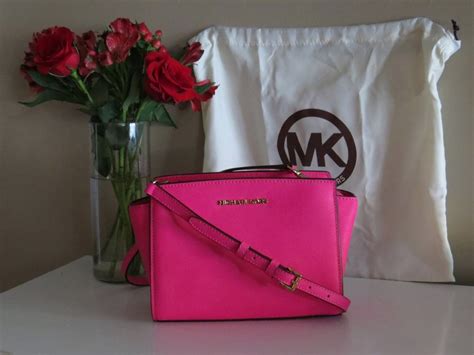 Michael Kors Medium Selma Messenger Fushcia 